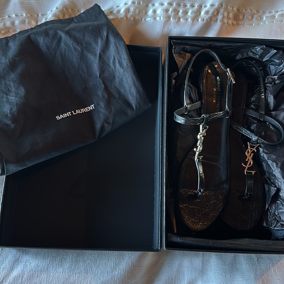 Saint Laurent Cassandra Leather Thong Sandals size 39 - Picture 3 of 12
